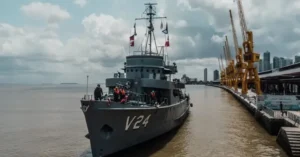 Visitação gratuita à Corveta Solimões em Belém