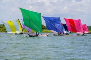Tradição da corrida de canoas em Penedo, Alagoas