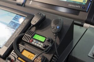 Tipos de Rádios Náuticos Obrigatórios por Tamanho de Embarcação